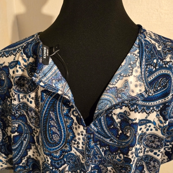 NWT Express Blue and White Cap Sleeve Paisley Blouse Size L - Picture 4 of 5